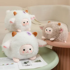 Schattige pluizige schaap knuffels collectie op een moderne esthetische tafel