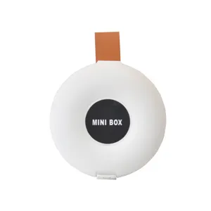 Draagbare witte mini opbergdoos in Scandinavische stijl met leren riem voor op reis
