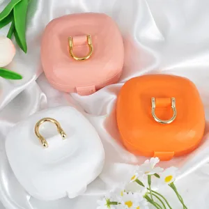 Boîte à Bijoux Portable Avec Miroir Anneau de Tirage en Silicone Taille Diamant Mini Étui de Voyage pour Bagues Colliers Boucles d'Oreilles Femme
