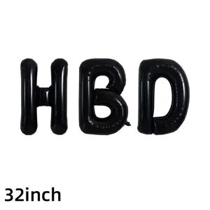 Detalle de globos de papel de aluminio negro de 32 pulgadas formando HBD para fiesta.