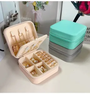 Vue détaillée de la boîte à bijoux portable à double couche avec compartiments