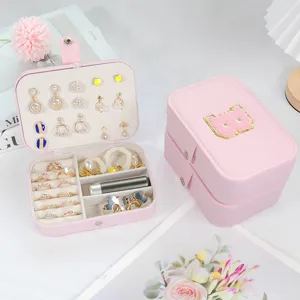 Portagioie portatile in pelle rosa con lettera B ricamata per anelli e orecchini