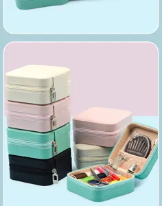 Kompaktes tragbares Mini-Nähset mit verschiedenfarbigen Boxen und internen Tools