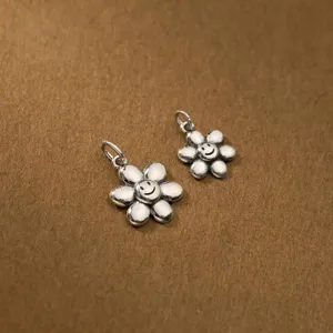 Pendentif Visage Souriant de Tournesol en Argent Sterling S925 Accessoire Bijoux Rétro Oxydé Charm DIY pour Bracelet Collier