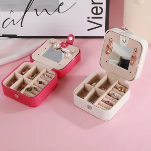 Boîte à bijoux de voyage en cuir PU avec miroir pour boucles d'oreilles et colliers