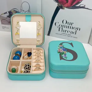 Boîte à bijoux portable en cuir PU avec miroir et motif floral lettre S imprimé