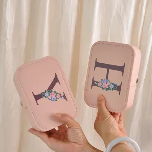 Alhajero Portátil de Cuero PU Estampado con Alfabeto Floral Doble Capa Organizador de Pendientes y Anillos Estuche de Viaje para Joyas