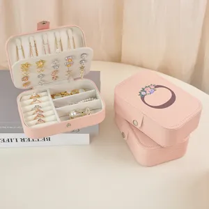 Joyero portátil de cuero PU rosa con almacenamiento de doble capa para anillos y pendientes