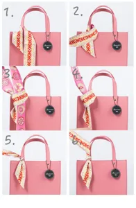 Passaggi per legare un foulard in seta in stile cinese al manico di una borsa rosa.