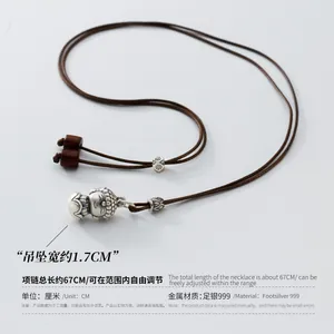 Nahaufnahme des S999-Silber-Buddha-Anhängers mit Maß- und Materialangaben