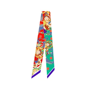 Smal zijden sjaaltje in vintage Chinese stijl met godheidspatroon in rood en groen