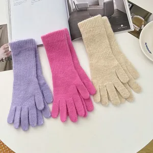 Drei Paar weiche Strickhandschuhe aus Kaninchenhaar in den Farben Lila Rosa und Beige