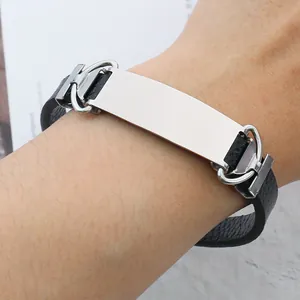 Personalisiertes Edelstahlarmband mit schwarzem Lederband in Litschi-Optik zum Gravieren