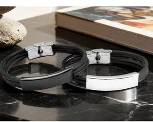 Detailansicht von Herren mehrsträngigen Leder Edelstahl Armbänder mit glänzender Schließe.