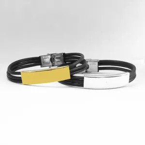 Herren mehrsträngiges Lederarmband mit edelstahl Gravurplatte für personalisierte Geschenke.