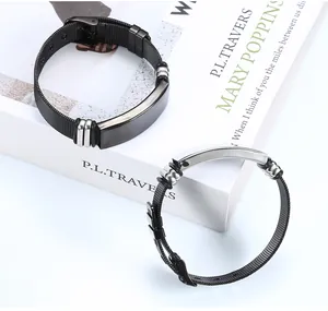 Detailansicht von Edelstahl-Mesh-Armbändern mit gravierbaren Platten
