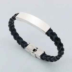 Stilvolles geflochtenes Lederarmband mit einer polierten Edelstahlplatte zum Gravieren
