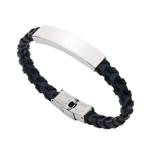 Geflochtenes Lederarmband mit einer polierten Edelstahlplatte und sicherem Faltverschluss