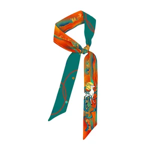 Detail van een zijden sjaal in Dunhuang-stijl met herten- en wolkenpatronen
