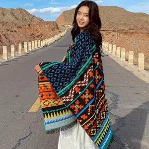 Boho εθνοτικό σάλι πόντσο ταξιδιού με φούντες και πολύχρωμα γεωμετρικά σχέδια