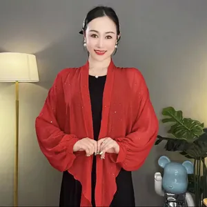 Eleganter roter Pailletten-Chiffon-Schal mit weiten Ärmeln und Sternenhimmel-Effekt