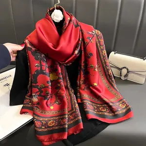 Stilvoller eleganter roter Seidenschal mit Blumenmuster, langer modischer Schal.