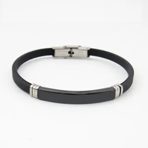 Elegante pulsera de cuero negro con placa de metal personalizable y cierre de acero