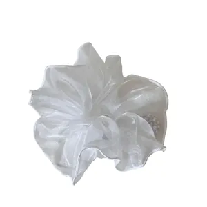 Eleganter übergroßer weißer Organza-Haargummi mit zartem Perlendetail für Damen Haarschmuck
