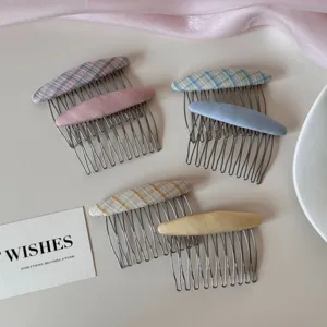 Set di 6 pettini per capelli in tessuto con motivi scozzesi e colori pastello chic.