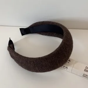 Detailed macro view showing the thick ribbed texture of this elegant coffee brown headband