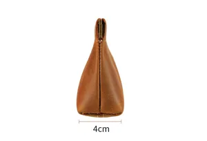 Vue latérale détaillée de la trousse en cuir Crazy Horse vintage montrant sa largeur de 4 cm