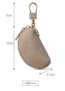 Vue de face du porte-clés en cuir grainé avec mousqueton doré et dimensions détaillées
