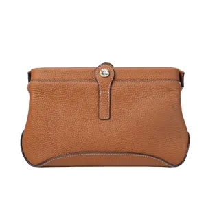 Braune Kosmetiktasche aus Narbenleder, elegante lange Damen-Clutch, geräumiger Alltagsorganizer.