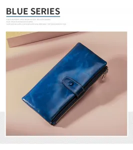 Detailansicht einer hochwertigen blauen Damen-Langbörse aus echtem Öl-Wachsleder mit Druckknopf