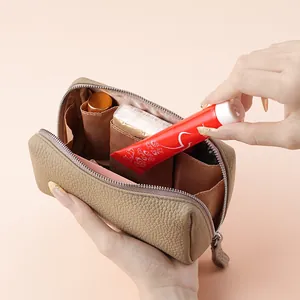 Bolsa de maquillaje portátil de cuero genuino con prácticos compartimentos internos de viaje