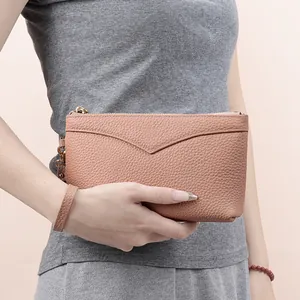 Elegante Clutch aus Leder mit Litschitextur in Altrosa für Damen mit Handschlaufe
