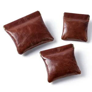 Lot de trois pochettes vintage en cuir ciré marron avec fermeture à clip automatique