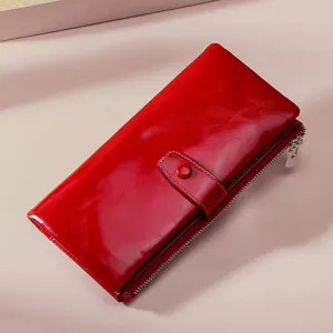 Rote RFID-Geldbörse für Damen aus echtem Leder mit glänzendem Finish und Verschluss