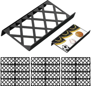 Detailansicht des modularen Gitterdesigns des schwarzen Acryl-Karten-Displayständers