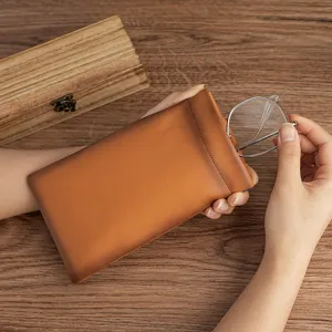 Ultra-thin genuine leather pouch with automatic shrapnel closure for glasses and small items