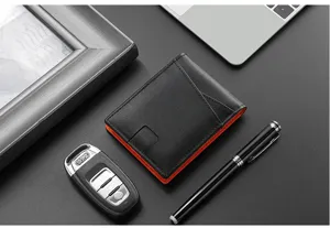 Portafoglio da uomo in pelle nera con interno arancione e accessori stile business