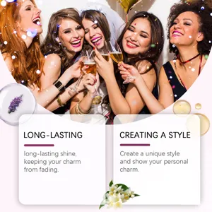 Gruppo di donne che festeggiano con l'effetto spray glitterato in ambiente di festa