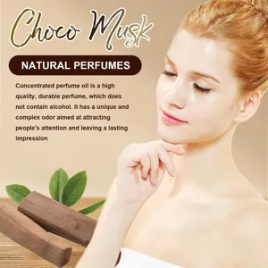 Detailansicht eines weiblichen Models mit Sandelholz für Choco Musk konzentriertes Parfümöl