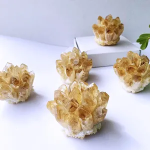 Molteplici grappoli di cristallo di citrina naturale per decorazione e guarigione