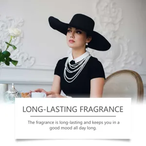 Κομψή σκηνή που αναδεικνύει το λουλουδάτο άρωμα μακράς διάρκειας του σπρέι αρώματος
