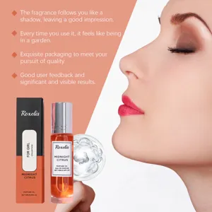 Detail van Roxelis Midnight Citrus rollerball parfumolie en de luxe verpakking.