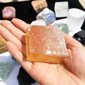 Pierre brute de cristal de calcite jaune naturelle spécimen minéral pour enseignement géologique