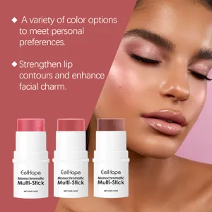 Primer plano de modelo mostrando efecto de maquillaje con sticks multiusos EELHOPE