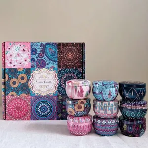Juego de velas aromáticas con latas con motivos bohemios en caja de regalo