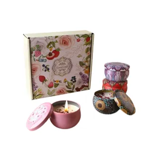 Exquisito set de regalo de velas aromáticas florales con coloridos tarros de hojalata decorativos